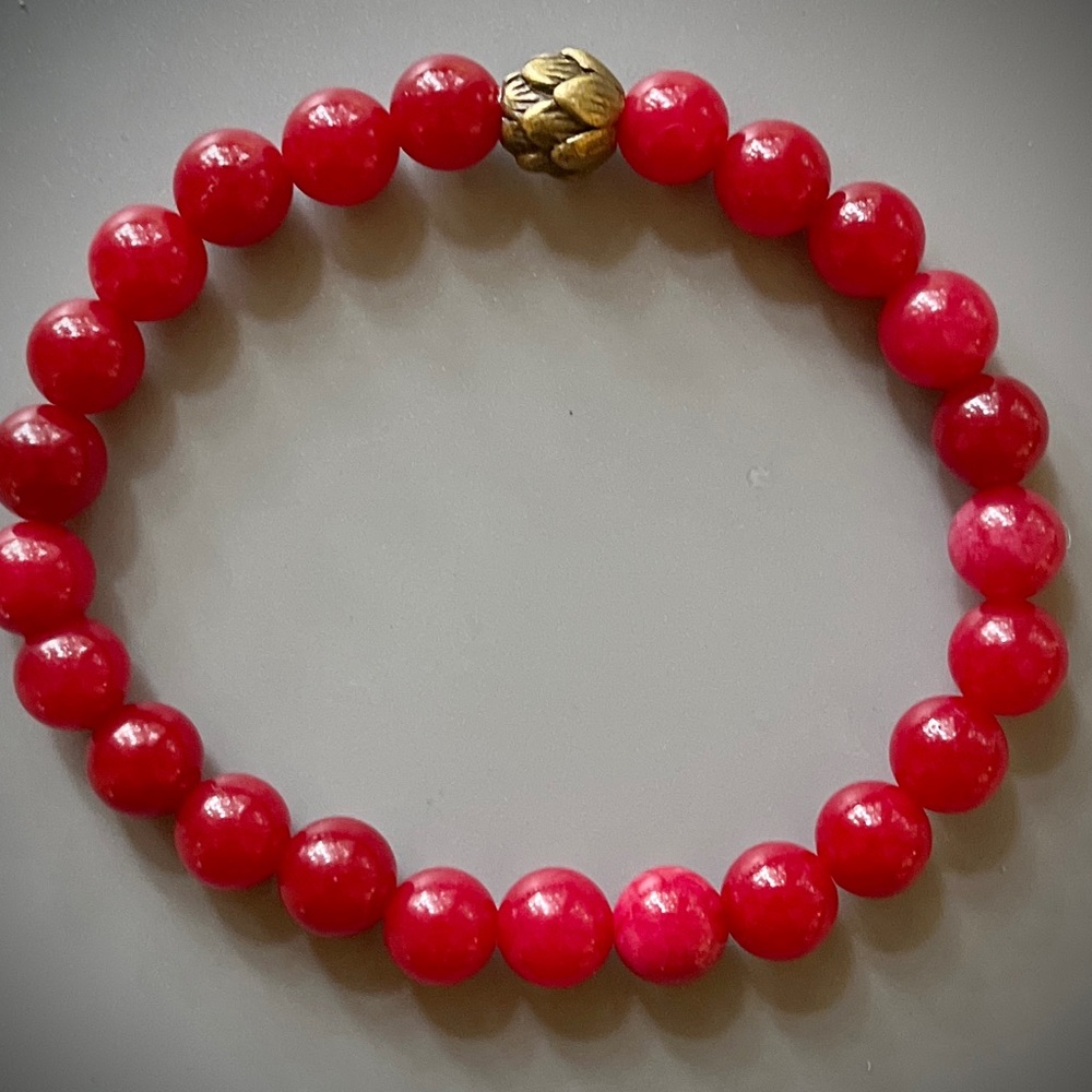 Red Jade Handcrafted Bead Bracelet - Picture 2 of 5